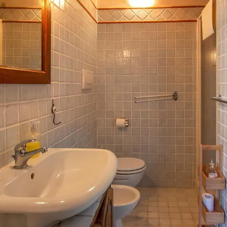 1 Bedroom Beautiful In Lägenhet Sorano (Grosseto)